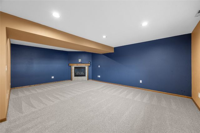 401 Denise Drive, Palo, IA 52324