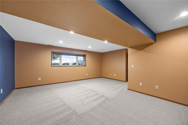 401 Denise Drive, Palo, IA 52324