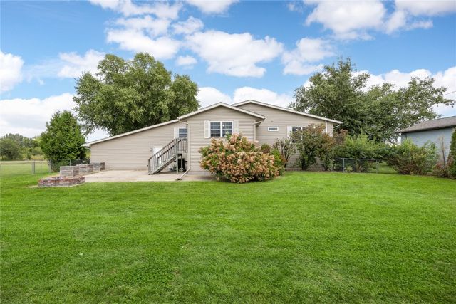 401 Denise Drive, Palo, IA 52324
