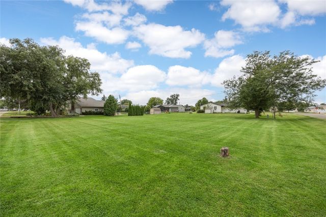 401 Denise Drive, Palo, IA 52324