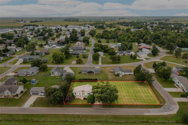 401 Denise Drive, Palo, IA 52324