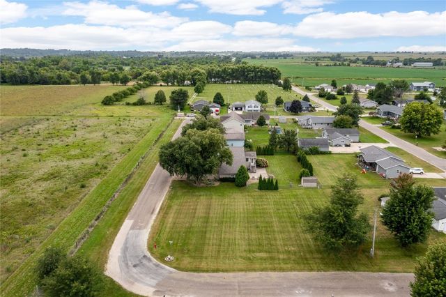 401 Denise Drive, Palo, IA 52324