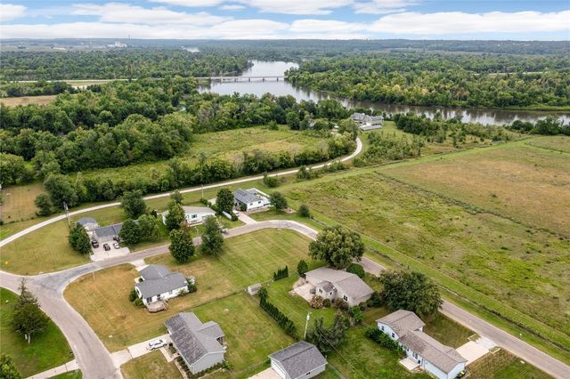 401 Denise Drive, Palo, IA 52324