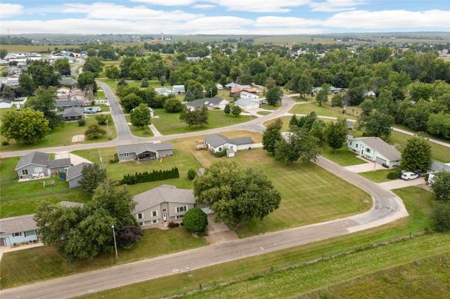 401 Denise Drive, Palo, IA 52324