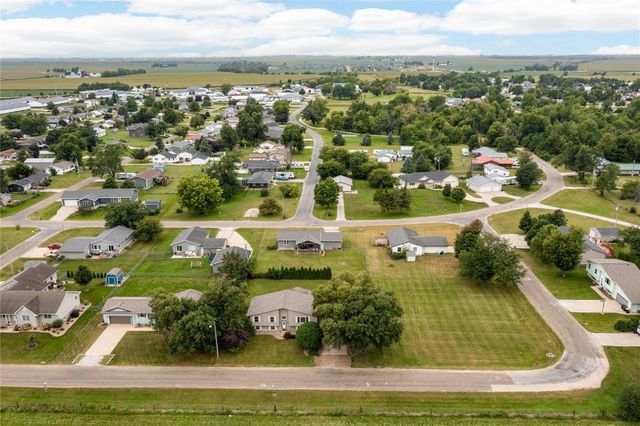 401 Denise Drive, Palo, IA 52324