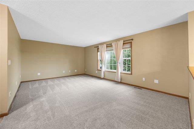 401 Denise Drive, Palo, IA 52324