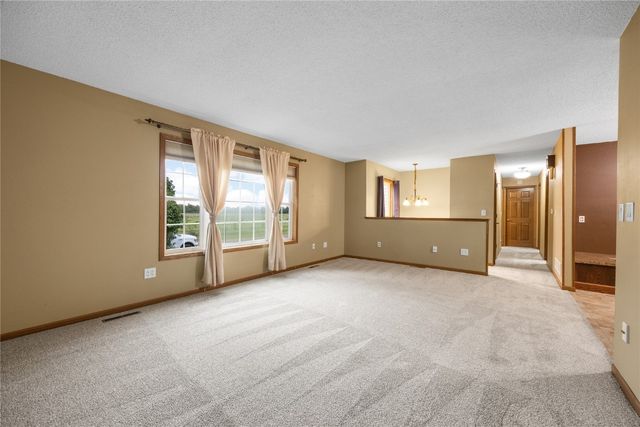 401 Denise Drive, Palo, IA 52324