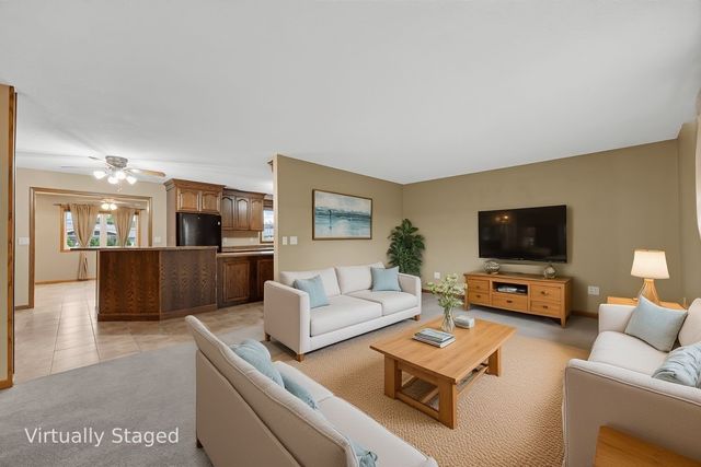 401 Denise Drive, Palo, IA 52324