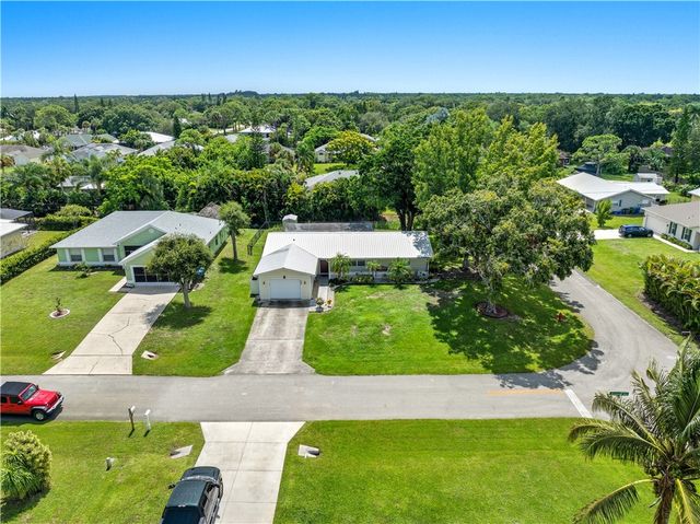 573 Alamanda Avenue, Sebastian, FL 32958