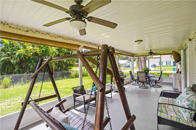 573 Alamanda Avenue, Sebastian, FL 32958