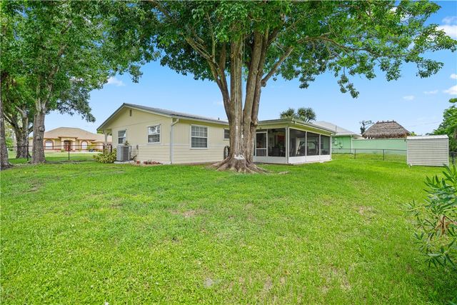 573 Alamanda Avenue, Sebastian, FL 32958