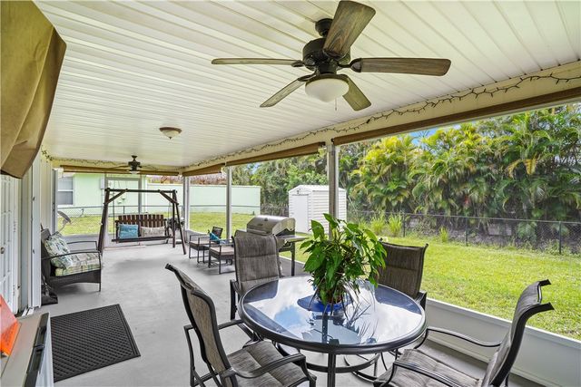 573 Alamanda Avenue, Sebastian, FL 32958