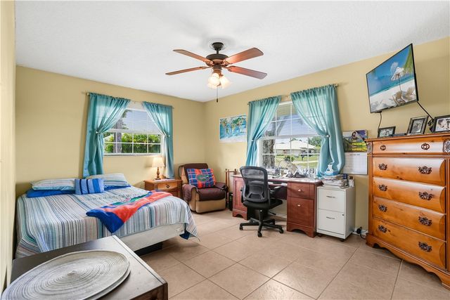 573 Alamanda Avenue, Sebastian, FL 32958