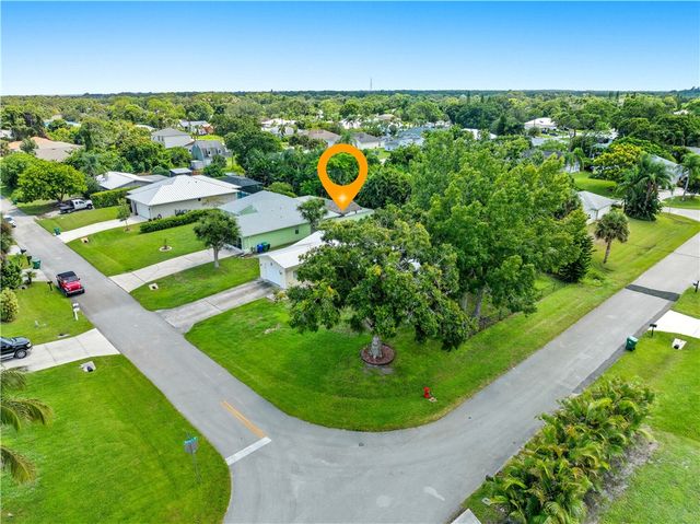 573 Alamanda Avenue, Sebastian, FL 32958