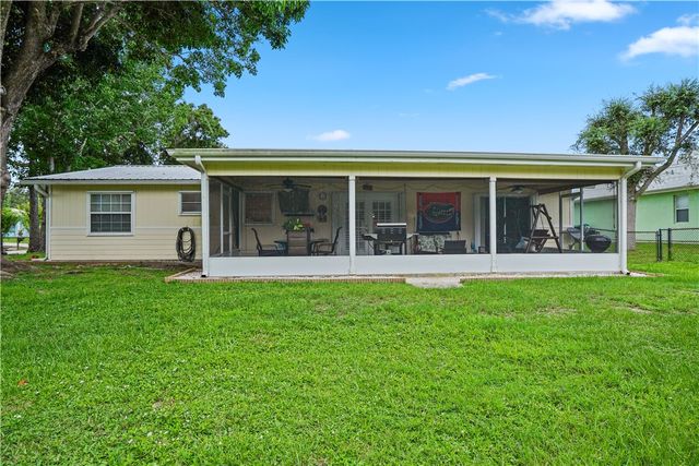 573 Alamanda Avenue, Sebastian, FL 32958