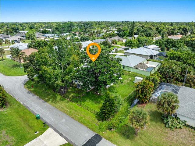 573 Alamanda Avenue, Sebastian, FL 32958