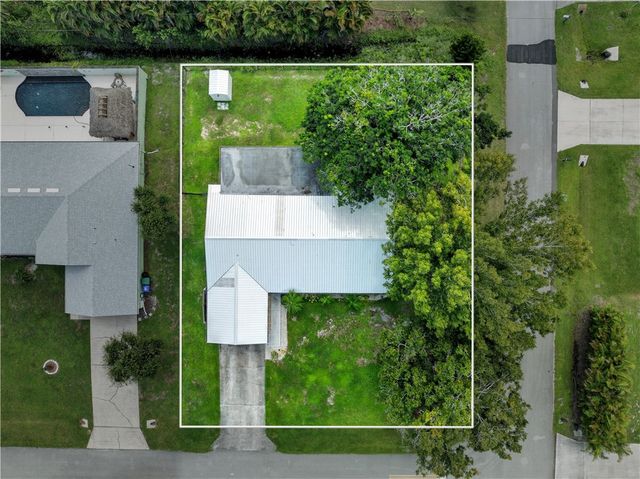 573 Alamanda Avenue, Sebastian, FL 32958