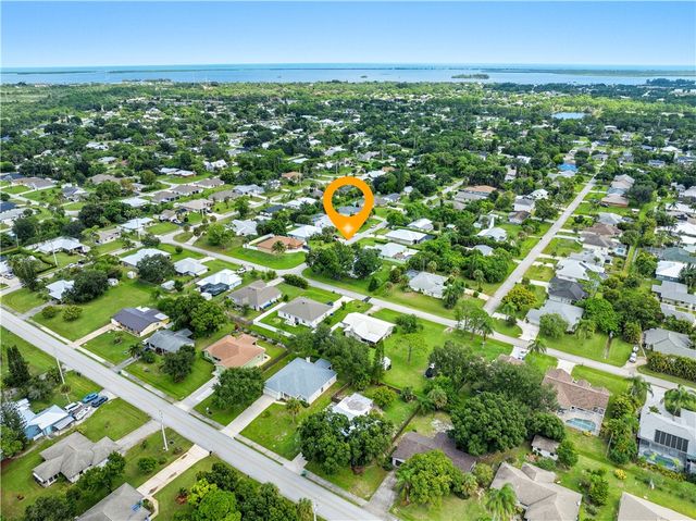 573 Alamanda Avenue, Sebastian, FL 32958