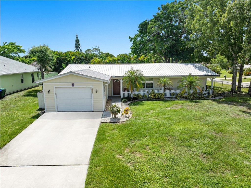 573 Alamanda Avenue, Sebastian, FL 32958