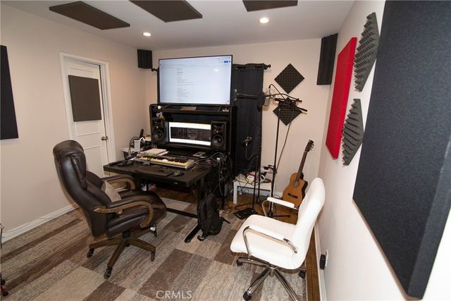 21535 Erwin Street 128, Woodland Hills, CA 91367