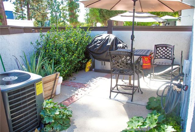 21535 Erwin Street 128, Woodland Hills, CA 91367