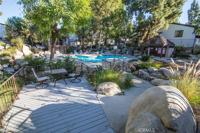21535 Erwin Street 128, Woodland Hills, CA 91367