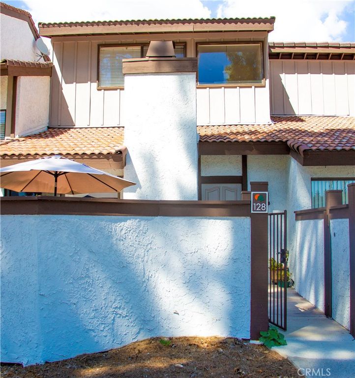 21535 Erwin Street 128, Woodland Hills, CA 91367