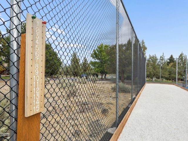 2311 Condor Drive, Redmond, OR 97756