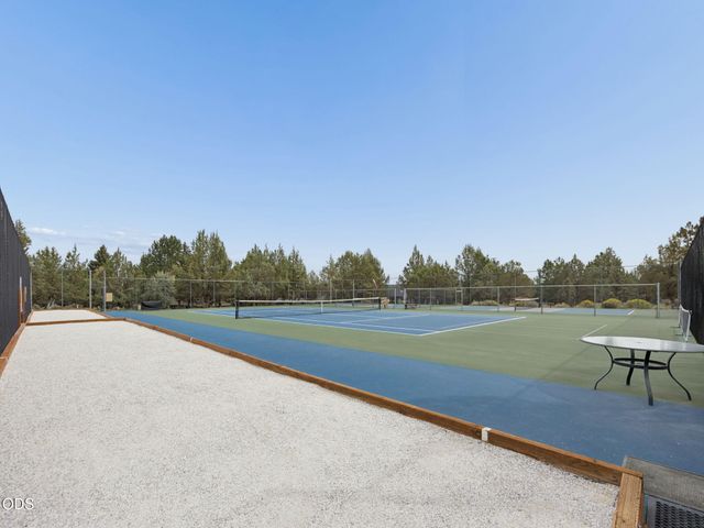 2311 Condor Drive, Redmond, OR 97756