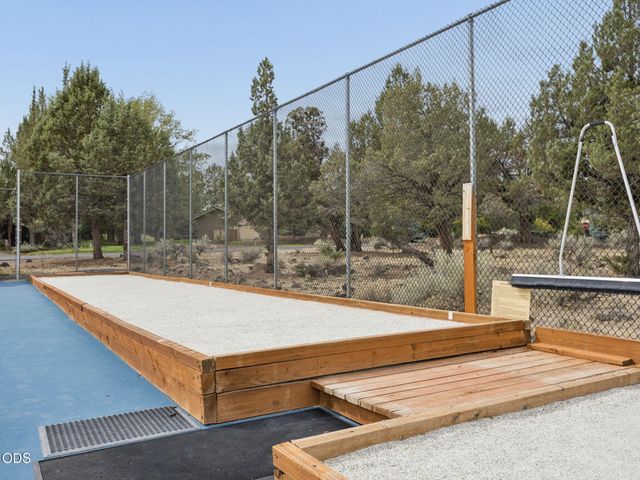 2311 Condor Drive, Redmond, OR 97756