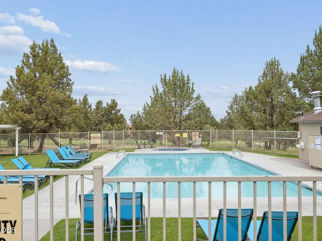 2311 Condor Drive, Redmond, OR 97756
