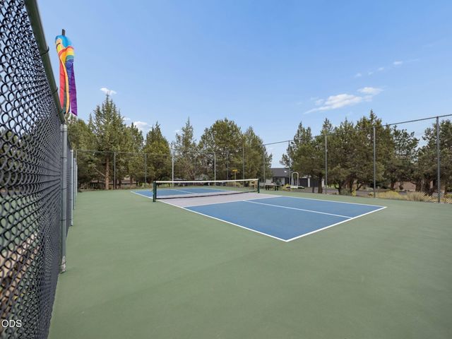 2311 Condor Drive, Redmond, OR 97756