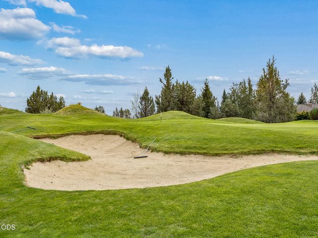 2311 Condor Drive, Redmond, OR 97756