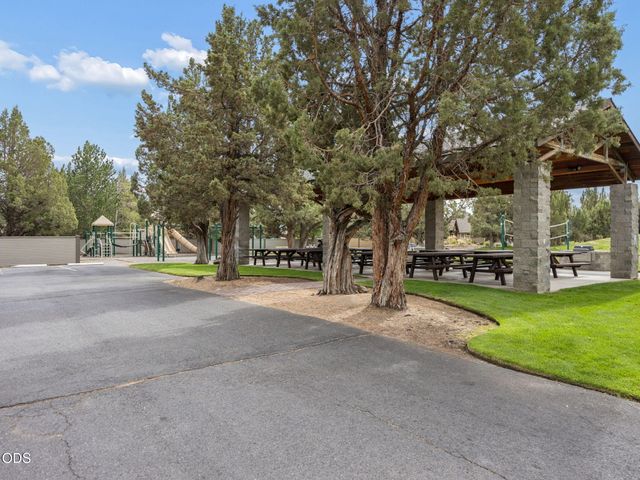 2311 Condor Drive, Redmond, OR 97756