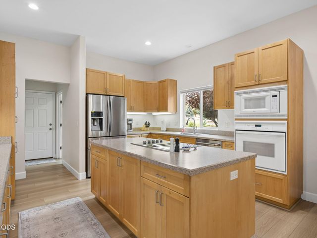 2311 Condor Drive, Redmond, OR 97756