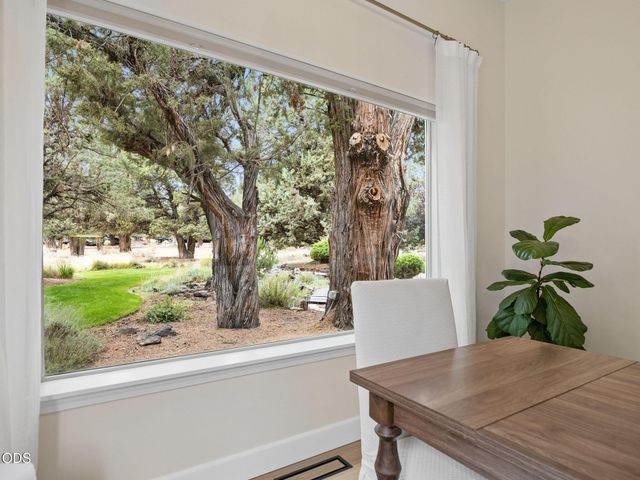 2311 Condor Drive, Redmond, OR 97756