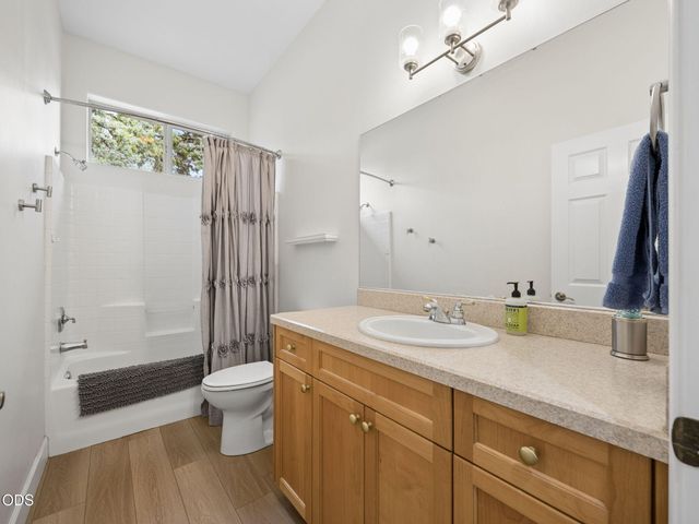 2311 Condor Drive, Redmond, OR 97756