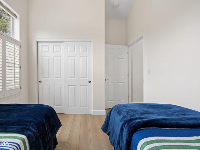 2311 Condor Drive, Redmond, OR 97756