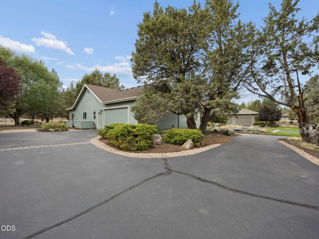 2311 Condor Drive, Redmond, OR 97756