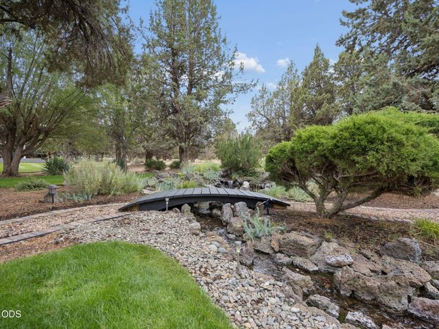 2311 Condor Drive, Redmond, OR 97756