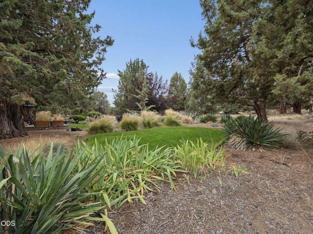 2311 Condor Drive, Redmond, OR 97756