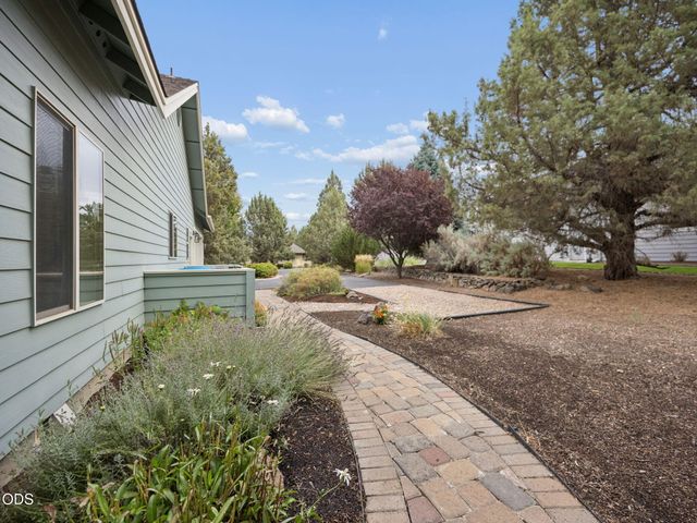2311 Condor Drive, Redmond, OR 97756