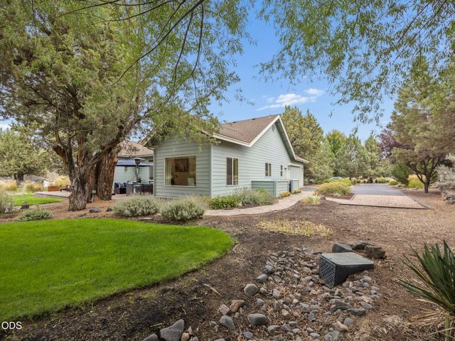 2311 Condor Drive, Redmond, OR 97756