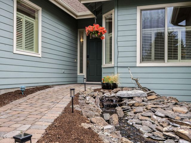 2311 Condor Drive, Redmond, OR 97756