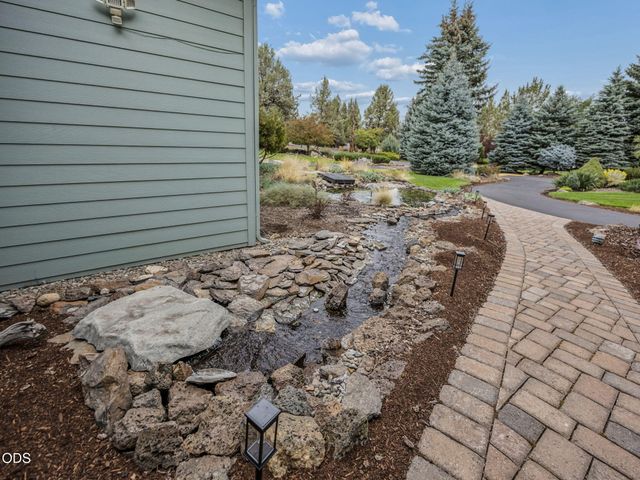 2311 Condor Drive, Redmond, OR 97756
