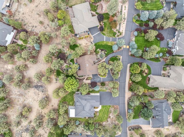 2311 Condor Drive, Redmond, OR 97756