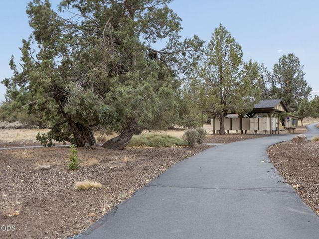 2311 Condor Drive, Redmond, OR 97756