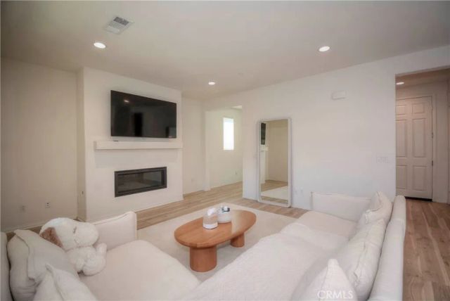 24218 Hillcrest, Corona, CA 92883