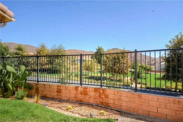 24218 Hillcrest, Corona, CA 92883