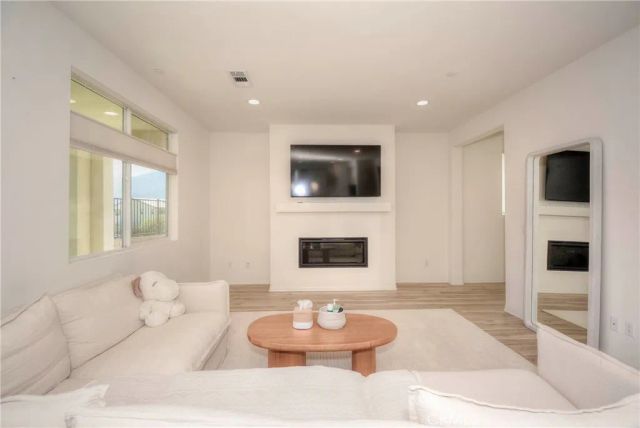 24218 Hillcrest, Corona, CA 92883